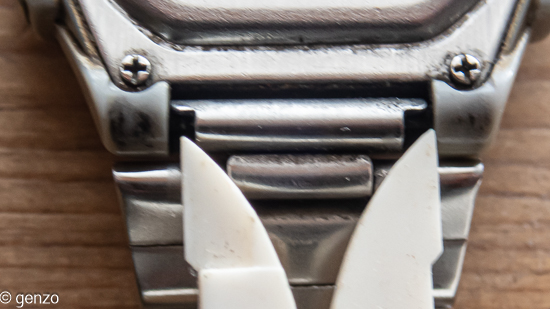 バンドの幅をノギスで計測