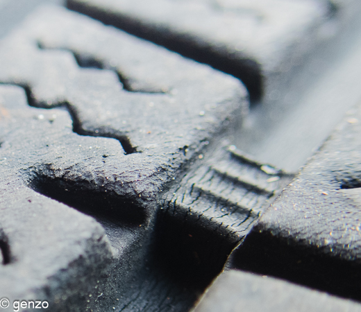 スタッドレスタイヤのプラットフォーム