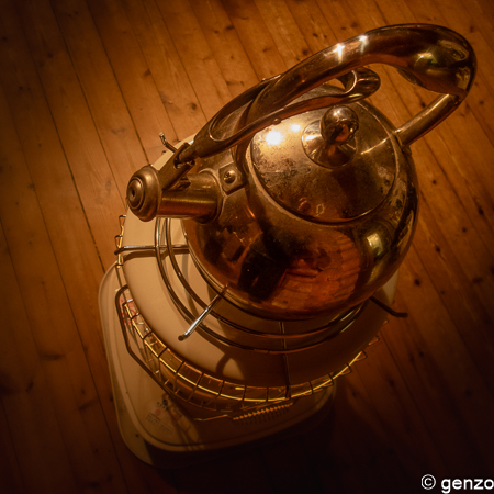 ストーブの上にヤカン